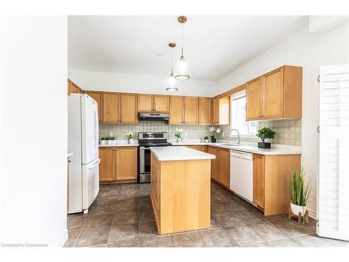 Upper-252 Thorner Drive, Hamilton, ON - Indoor Photo Showing Kitchen