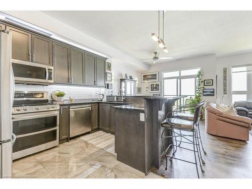 627-125 Shoreview Place, Stoney Creek, ON - Indoor Photo Showing Kitchen With Stainless Steel Kitchen