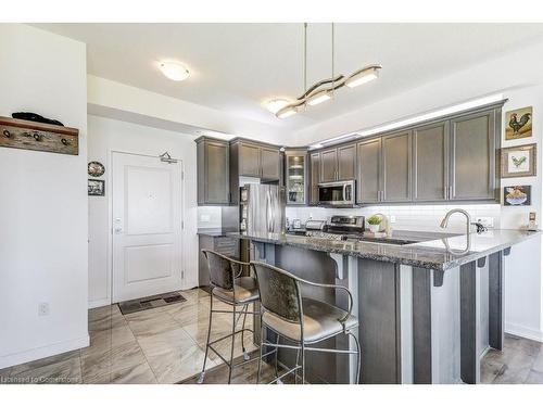 627-125 Shoreview Place, Stoney Creek, ON - Indoor Photo Showing Kitchen With Upgraded Kitchen