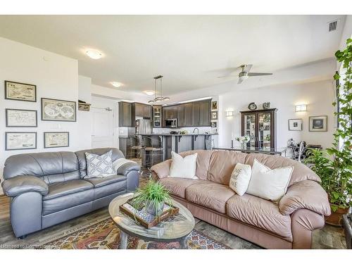 627-125 Shoreview Place, Stoney Creek, ON - Indoor Photo Showing Living Room