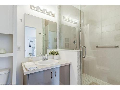 627-125 Shoreview Place, Stoney Creek, ON - Indoor Photo Showing Bathroom