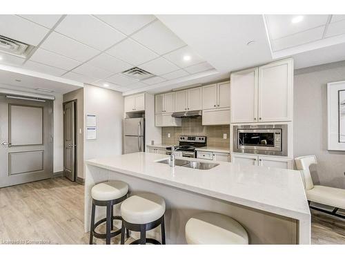 627-125 Shoreview Place, Stoney Creek, ON - Indoor Photo Showing Kitchen