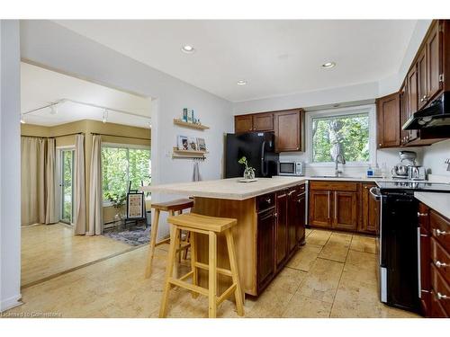 262 Alscot Crescent, Oakville, ON - Indoor Photo Showing Kitchen With Double Sink