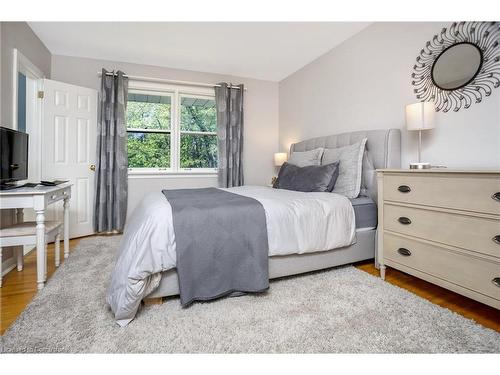 262 Alscot Crescent, Oakville, ON - Indoor Photo Showing Bedroom