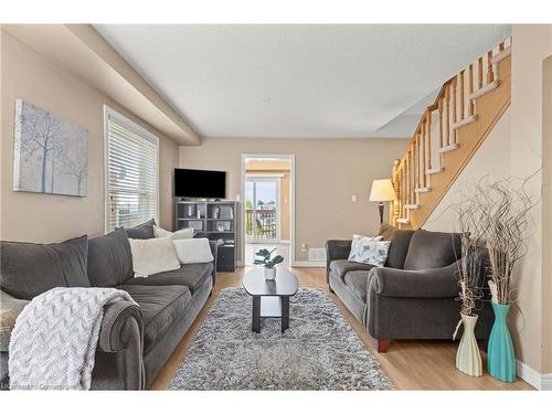 20 Slater Court, Hamilton, ON - Indoor Photo Showing Living Room