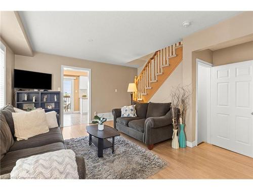 20 Slater Court, Hamilton, ON - Indoor Photo Showing Living Room