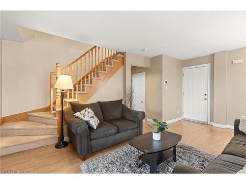 20 Slater Court, Hamilton, ON - Indoor Photo Showing Living Room