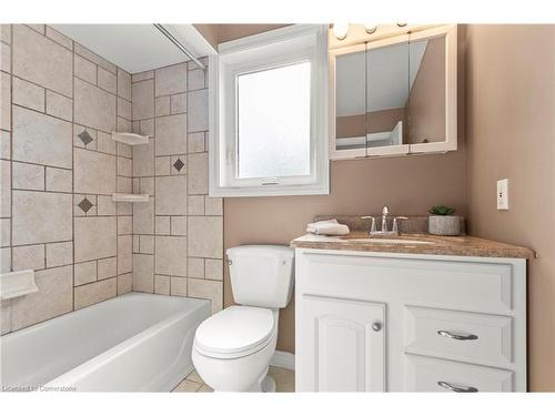 20 Slater Court, Hamilton, ON - Indoor Photo Showing Bathroom