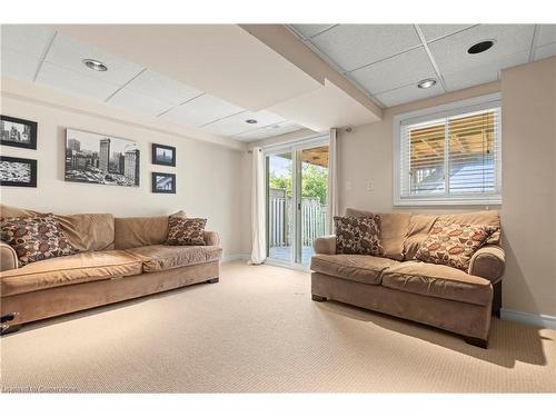 20 Slater Court, Hamilton, ON - Indoor Photo Showing Living Room