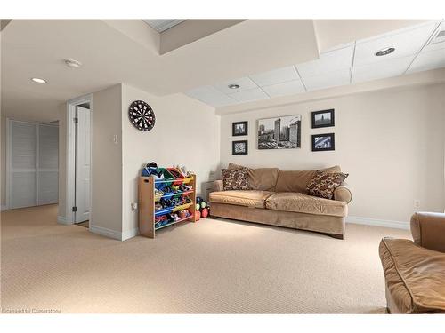 20 Slater Court, Hamilton, ON - Indoor Photo Showing Living Room