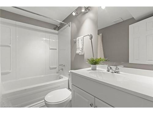 20 Slater Court, Hamilton, ON - Indoor Photo Showing Bathroom