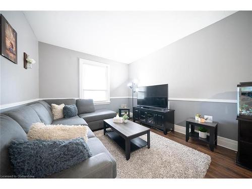 125 Cavell Avenue, Hamilton, ON - Indoor Photo Showing Living Room