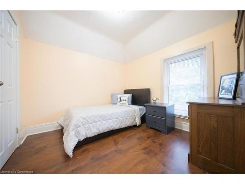 125 Cavell Avenue, Hamilton, ON - Indoor Photo Showing Bedroom