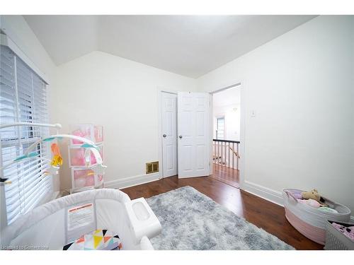 125 Cavell Avenue, Hamilton, ON - Indoor Photo Showing Bedroom