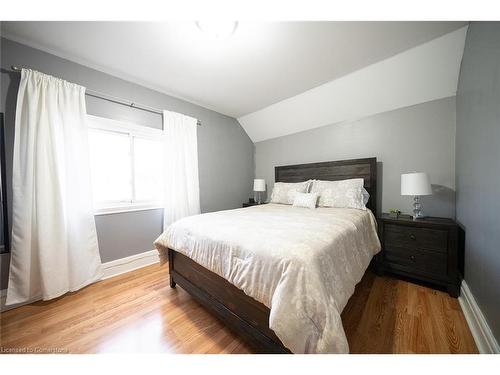 125 Cavell Avenue, Hamilton, ON - Indoor Photo Showing Bedroom