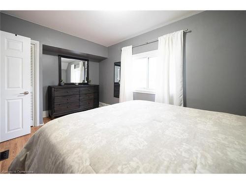 125 Cavell Avenue, Hamilton, ON - Indoor Photo Showing Bedroom