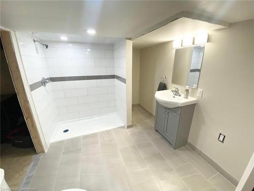 125 Cavell Avenue, Hamilton, ON - Indoor Photo Showing Bathroom