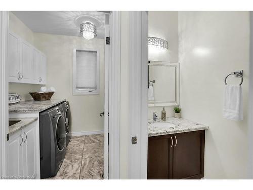 183 Chambers Drive, Ancaster, ON - Indoor Photo Showing Laundry Room