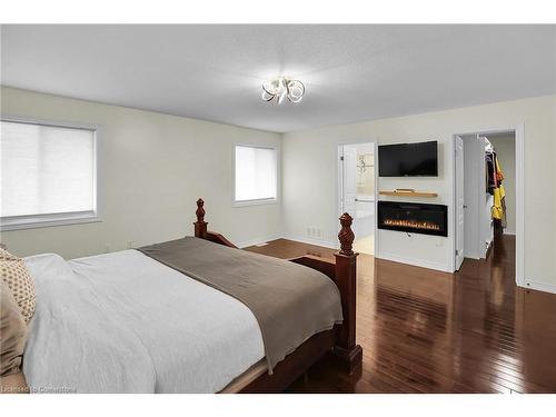 183 Chambers Drive, Ancaster, ON - Indoor Photo Showing Bedroom