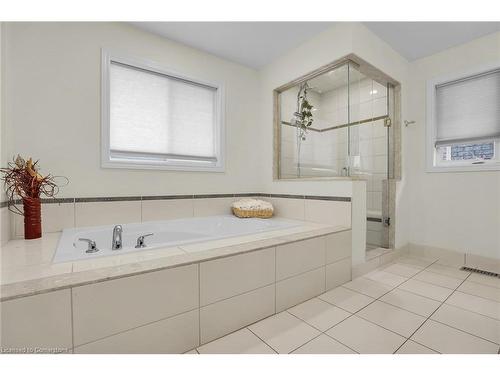 183 Chambers Drive, Ancaster, ON - Indoor Photo Showing Bathroom