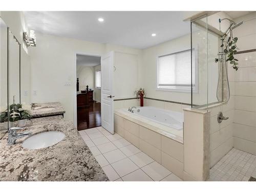 183 Chambers Drive, Ancaster, ON - Indoor Photo Showing Bathroom