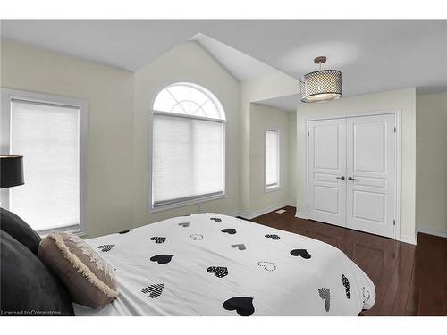 183 Chambers Drive, Ancaster, ON - Indoor Photo Showing Bedroom