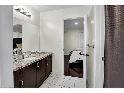 183 Chambers Drive, Ancaster, ON - Indoor Photo Showing Bathroom