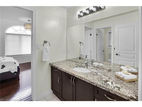 183 Chambers Drive, Ancaster, ON - Indoor Photo Showing Bathroom