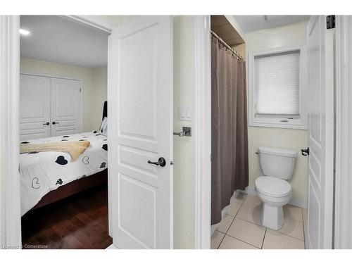 183 Chambers Drive, Ancaster, ON - Indoor Photo Showing Bathroom