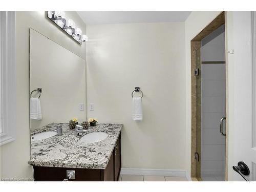 183 Chambers Drive, Ancaster, ON - Indoor Photo Showing Bathroom