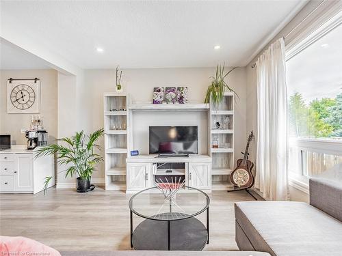 23-120 Quigley Road, Hamilton, ON - Indoor Photo Showing Living Room