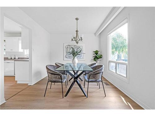 677 Carmen Court, Burlington, ON - Indoor Photo Showing Dining Room