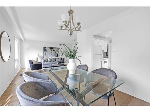 677 Carmen Court, Burlington, ON - Indoor Photo Showing Dining Room