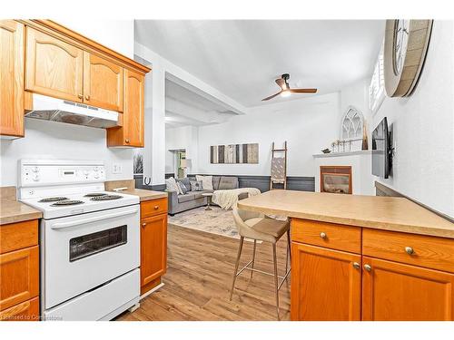 677 Carmen Court, Burlington, ON - Indoor Photo Showing Kitchen