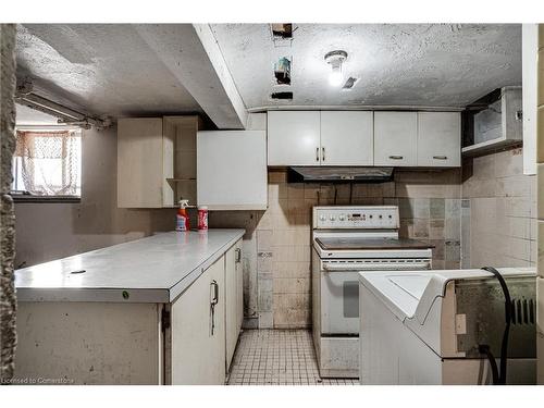 95 Rogers Road, Toronto, ON - Indoor Photo Showing Kitchen