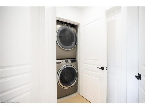 2260 Britannia Road, Burlington, ON - Indoor Photo Showing Laundry Room