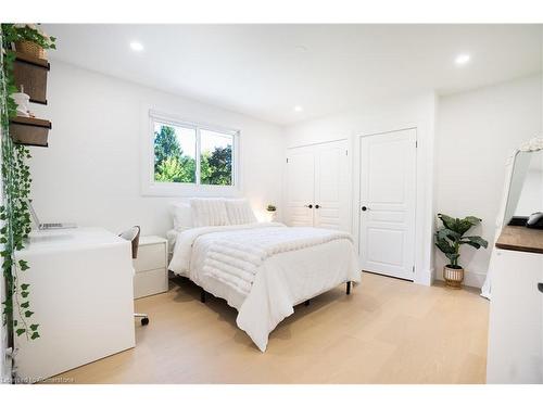 2260 Britannia Road, Burlington, ON - Indoor Photo Showing Bedroom