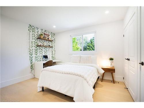 2260 Britannia Road, Burlington, ON - Indoor Photo Showing Bedroom