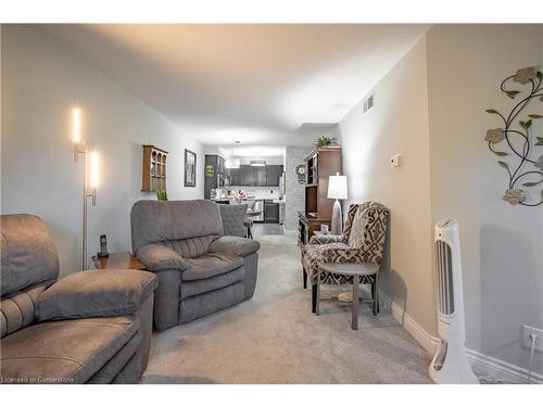 202-159 Lake Street, St. Catharines, ON - Indoor Photo Showing Living Room