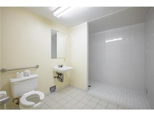 202-159 Lake Street, St. Catharines, ON - Indoor Photo Showing Bathroom