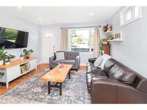 37 Powerview Avenue, St. Catharines, ON - Indoor Photo Showing Living Room