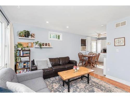 37 Powerview Avenue, St. Catharines, ON - Indoor Photo Showing Living Room