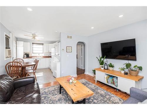 37 Powerview Avenue, St. Catharines, ON - Indoor Photo Showing Living Room