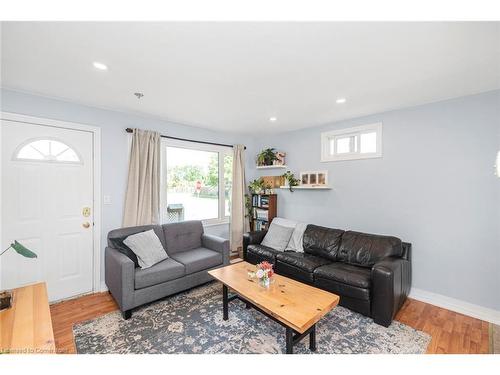 37 Powerview Avenue, St. Catharines, ON - Indoor Photo Showing Living Room