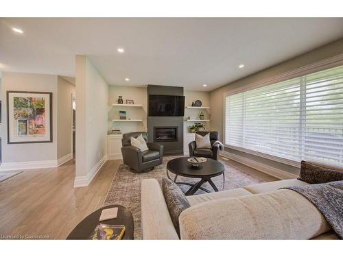 3940 Eleventh Street, St. Catharines, ON - Indoor Photo Showing Living Room With Fireplace