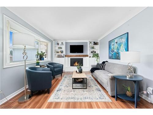 3085 Kingswood Crescent, Niagara Falls, ON - Indoor Photo Showing Living Room With Fireplace