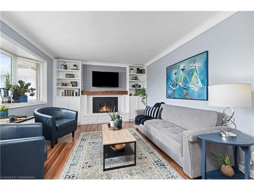 3085 Kingswood Crescent, Niagara Falls, ON - Indoor Photo Showing Living Room With Fireplace