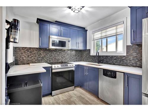 60-11 Harrisford Street, Hamilton, ON - Indoor Photo Showing Kitchen With Upgraded Kitchen