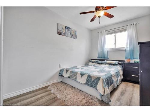 60-11 Harrisford Street, Hamilton, ON - Indoor Photo Showing Bedroom