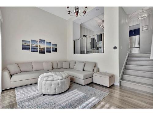 60-11 Harrisford Street, Hamilton, ON - Indoor Photo Showing Living Room